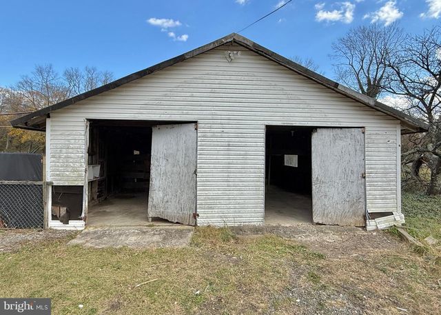 1066 E SHERMAN AVE, Vineland, NJ 08361