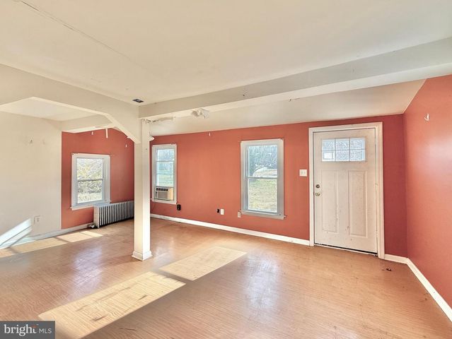 1066 E SHERMAN AVE, Vineland, NJ 08361