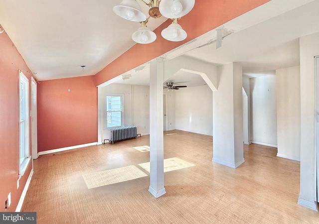 1066 E SHERMAN AVE, Vineland, NJ 08361