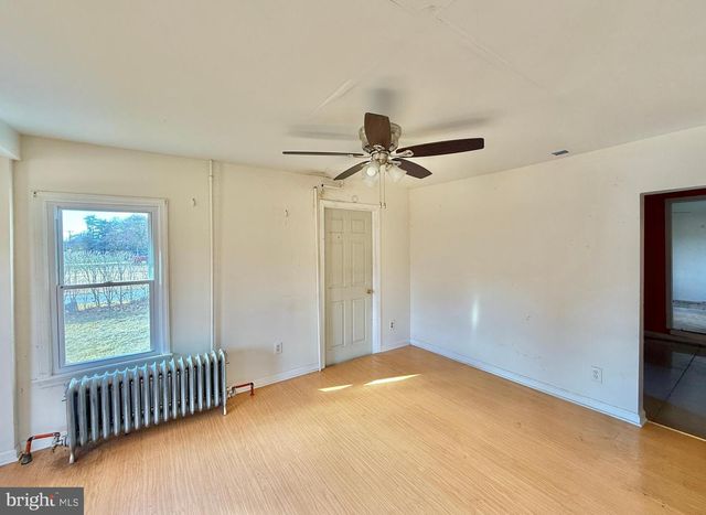 1066 E SHERMAN AVE, Vineland, NJ 08361