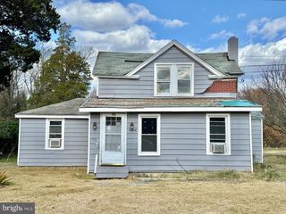 1066 E SHERMAN AVE, Vineland, NJ 08361