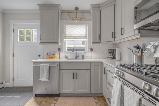 381 Wood St, Bristol, RI 02809