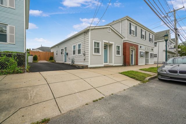 381 Wood St, Bristol, RI 02809