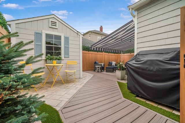 381 Wood St, Bristol, RI 02809
