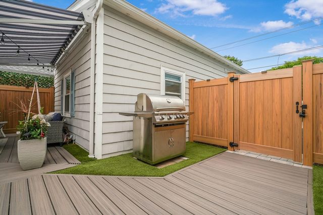 381 Wood St, Bristol, RI 02809