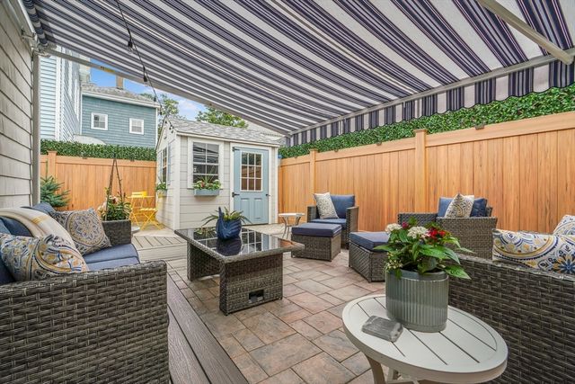 381 Wood St, Bristol, RI 02809