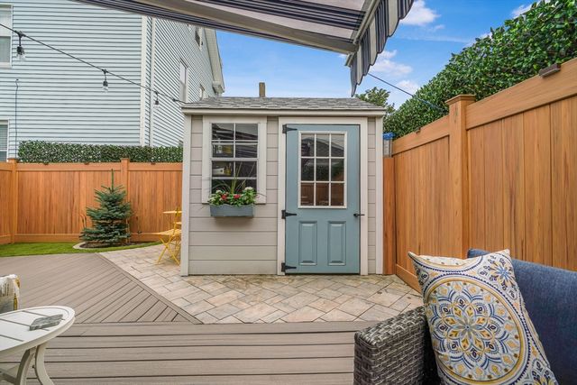 381 Wood St, Bristol, RI 02809