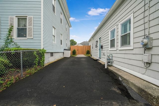381 Wood St, Bristol, RI 02809