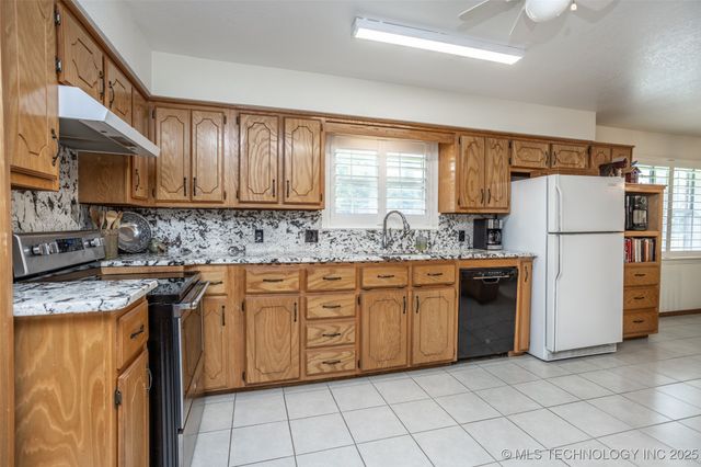 1194 Smiser Road, Calera, OK 74730