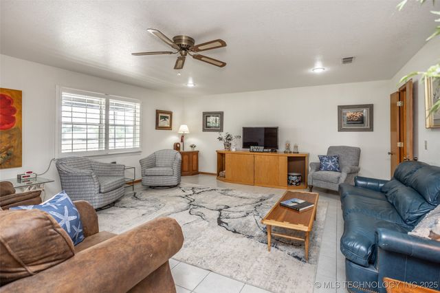 1194 Smiser Road, Calera, OK 74730