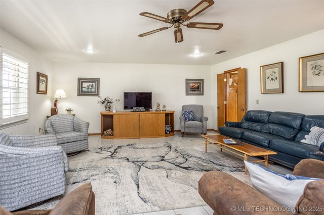 1194 Smiser Road, Calera, OK 74730