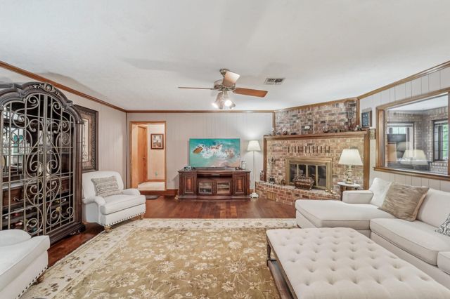 9243 Deepwater Drive, Montgomery, TX 77356