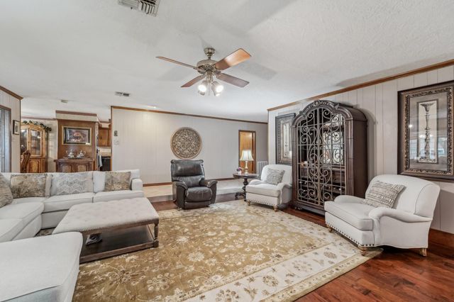 9243 Deepwater Drive, Montgomery, TX 77356