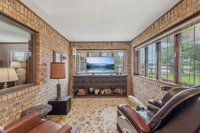 9243 Deepwater Drive, Montgomery, TX 77356