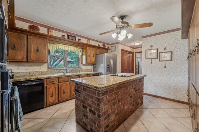 9243 Deepwater Drive, Montgomery, TX 77356