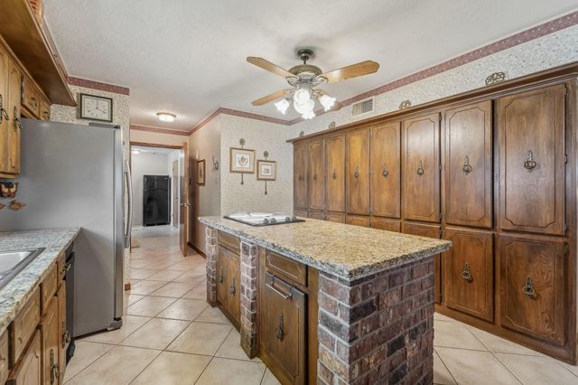 9243 Deepwater Drive, Montgomery, TX 77356