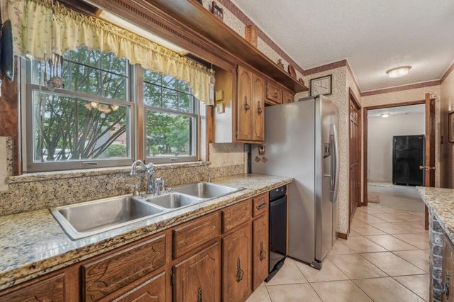 9243 Deepwater Drive, Montgomery, TX 77356