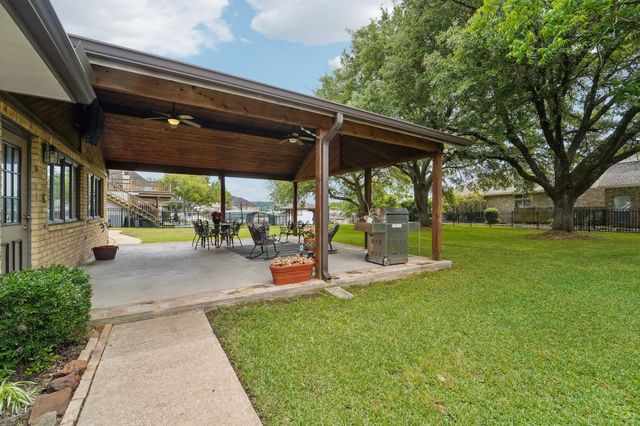 9243 Deepwater Drive, Montgomery, TX 77356