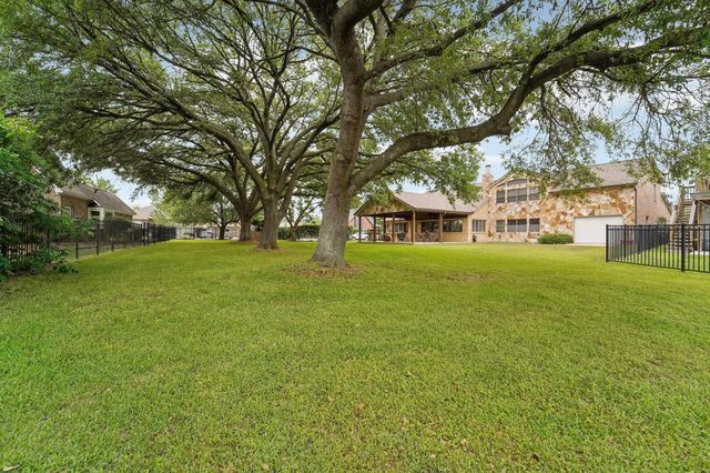 9243 Deepwater Drive, Montgomery, TX 77356