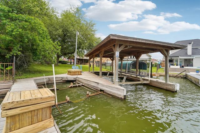 9243 Deepwater Drive, Montgomery, TX 77356