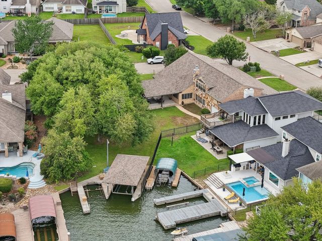 9243 Deepwater Drive, Montgomery, TX 77356