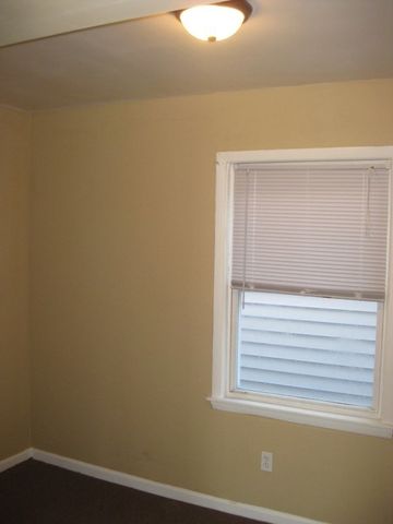 8523 S MUSKEGON Avenue, Chicago, IL 60617