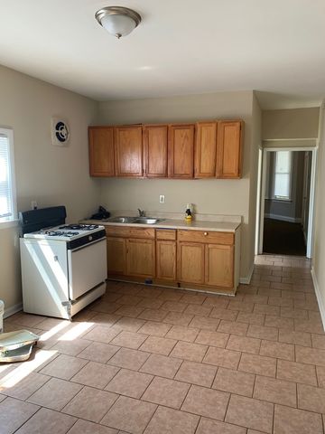 8523 S MUSKEGON Avenue, Chicago, IL 60617