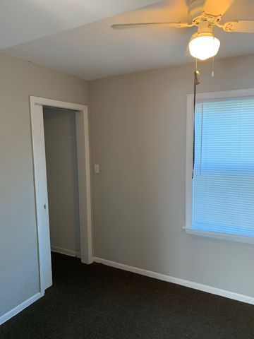 8523 S MUSKEGON Avenue, Chicago, IL 60617