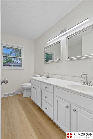 8006 Groves Circle, Omaha, NE 68147