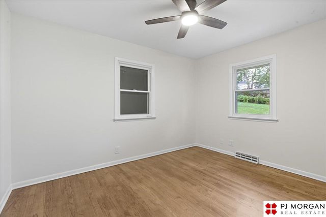 8006 Groves Circle, Omaha, NE 68147