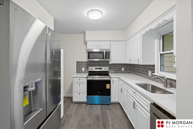 8006 Groves Circle, Omaha, NE 68147