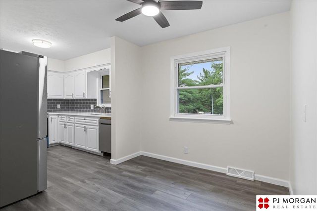 8006 Groves Circle, Omaha, NE 68147