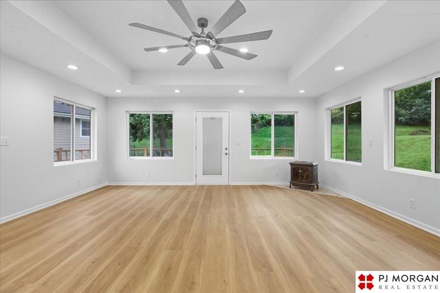 8006 Groves Circle, Omaha, NE 68147