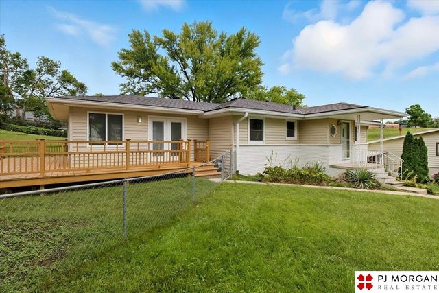 8006 Groves Circle, Omaha, NE 68147