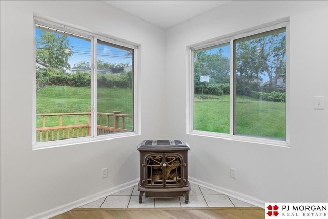 8006 Groves Circle, Omaha, NE 68147