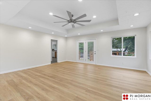 8006 Groves Circle, Omaha, NE 68147