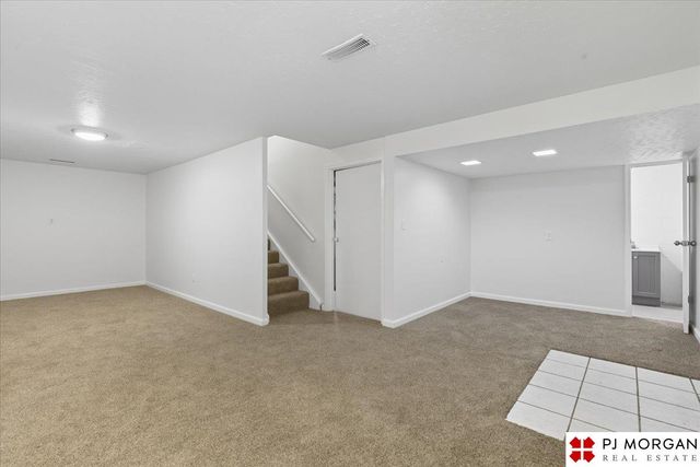 8006 Groves Circle, Omaha, NE 68147