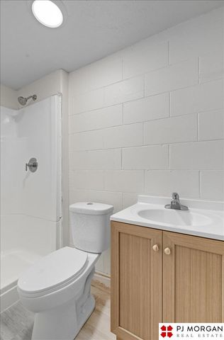 8006 Groves Circle, Omaha, NE 68147