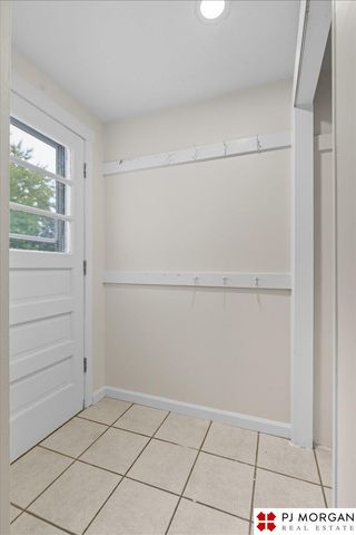 8006 Groves Circle, Omaha, NE 68147