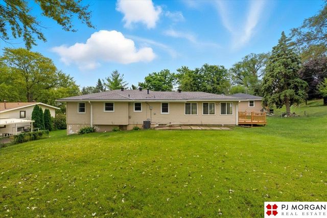 8006 Groves Circle, Omaha, NE 68147