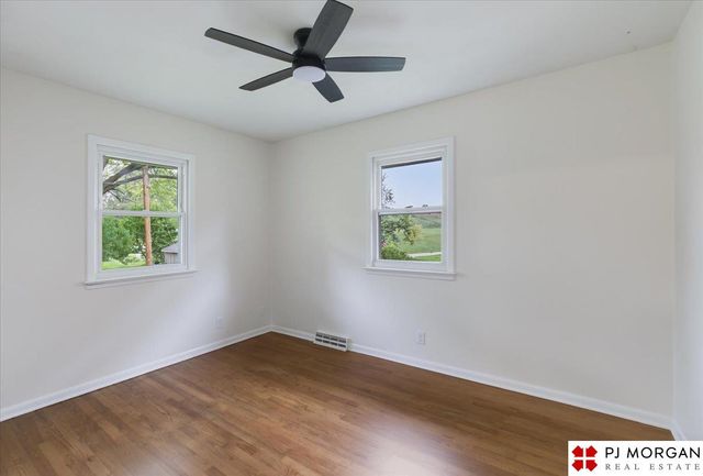 8006 Groves Circle, Omaha, NE 68147