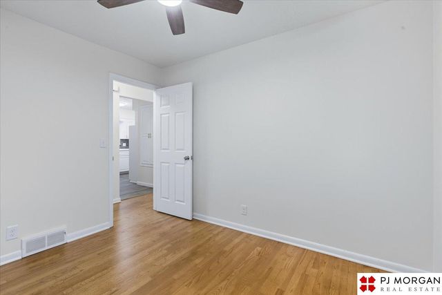 8006 Groves Circle, Omaha, NE 68147