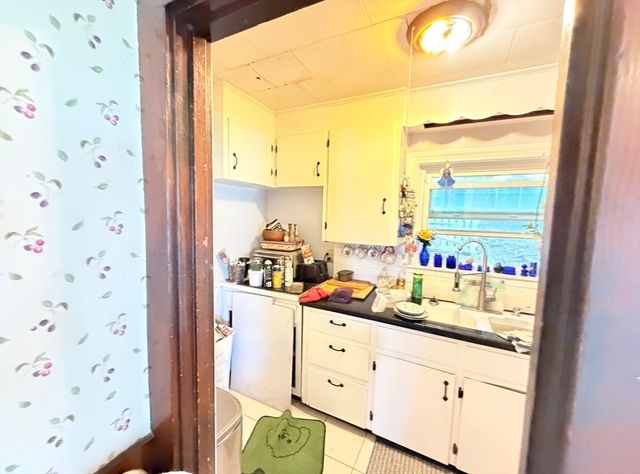 2 Abbott St, Haverhill, MA 01835