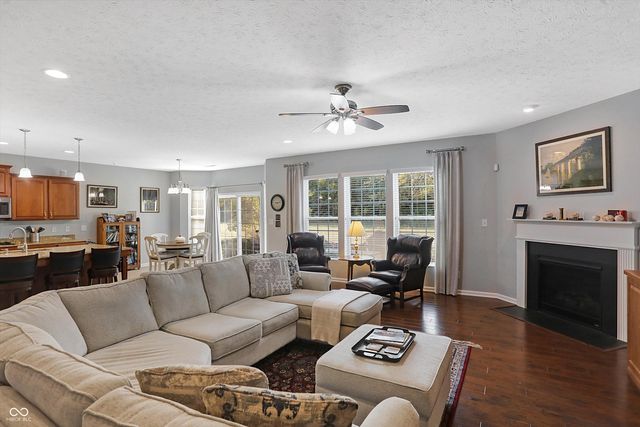 11947 Avedon Way, Zionsville, IN 46077