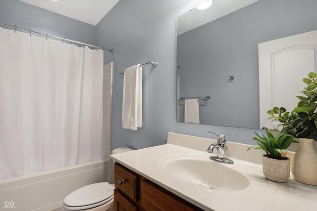 11947 Avedon Way, Zionsville, IN 46077