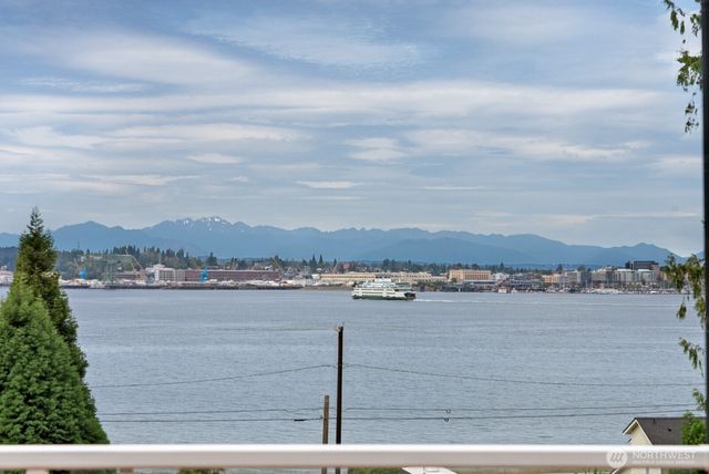 2717 E Lidstrom Hill Road, Port Orchard, WA 98366