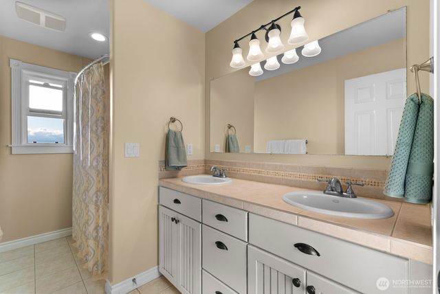 2717 E Lidstrom Hill Road, Port Orchard, WA 98366