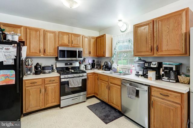 433 CROSSWINDS DR, Lititz, PA 17543