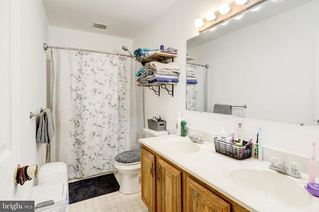 433 CROSSWINDS DR, Lititz, PA 17543