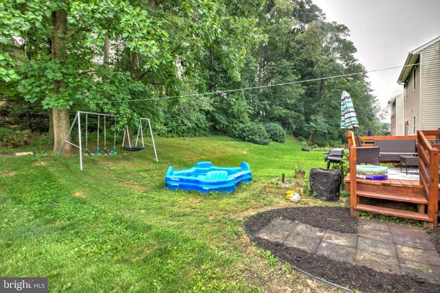 433 CROSSWINDS DR, Lititz, PA 17543